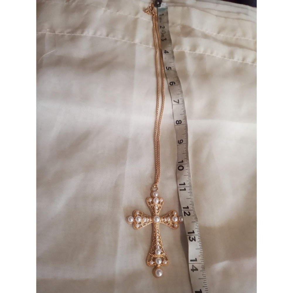 GoldtoneNecklace with  Peral Cross - Picture 5 of 6